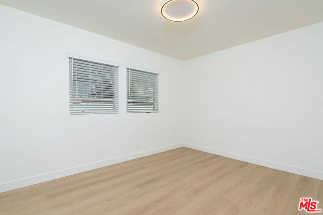 3149 N Naomi Street, Burbank CA: https://media.crmls.org/mediaz/60586817-49f3-46a8-a4fb-7dce27f8581a.jpg
