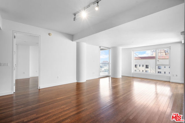 6250 HOLLYWOOD Boulevard, Los Angeles CA: https://media.crmls.org/mediaz/60587dca-b847-40f4-b728-791e93c8175e.jpg