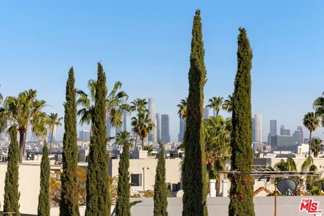 7320 Hawthorn Avenue, Los Angeles CA: https://media.crmls.org/mediaz/605979be-f235-4126-9828-feac0ea0cf8d.jpg