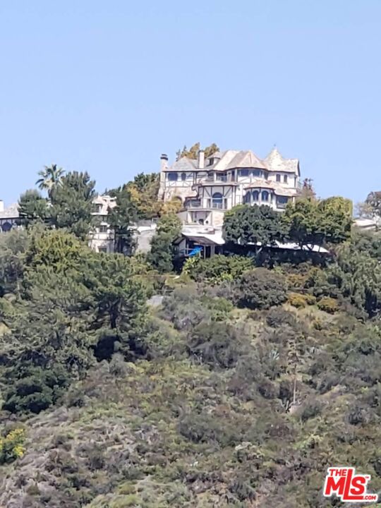 Drew Fenton | 1041 Somera Road Los Angeles CA | MLS: 7410994 Drew Fenton | 1041 Somera Road Los Angeles CA | MLS: 7410994