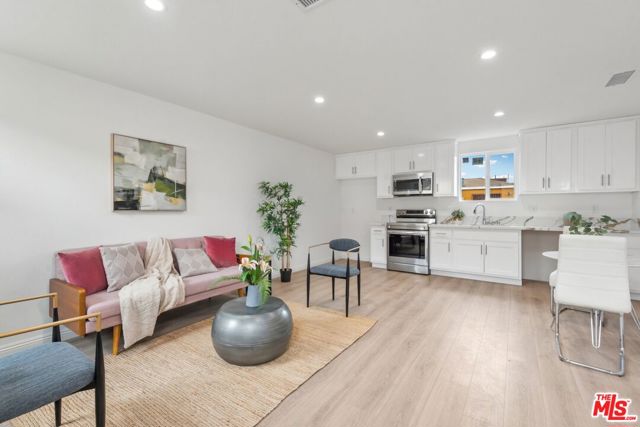 834 E 90th Street, Los Angeles CA: https://media.crmls.org/mediaz/6059a7de-78de-443a-8529-644f0a86c320.jpg