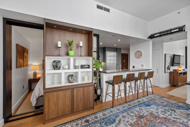 700 W E St, San Diego CA: https://media.crmls.org/mediaz/605a7d3a-b871-40df-a847-64ddc3d8aab8.jpg