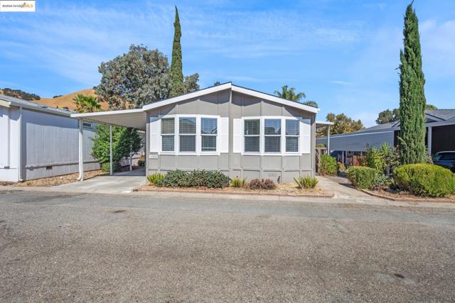 16711 Marsh Creek Rd, Clayton CA: https://media.crmls.org/mediaz/605a9917-64d8-42b6-8ac9-2cac103ab787.jpg