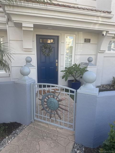 725 N Cleveland St, Oceanside CA: https://media.crmls.org/mediaz/605b395c-301d-4cba-8bae-486ce6c69a7b.jpg