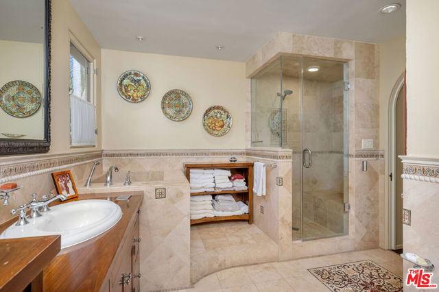 500 N Las Palmas Avenue, Los Angeles CA: https://media.crmls.org/mediaz/605c17a6-01c7-40bd-9102-7dee00269588.jpg