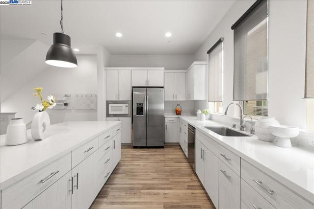 7906 Regional Cmn, Dublin CA: https://media.crmls.org/mediaz/605c2b1d-65d9-4a6b-926a-0c9ed7cbc7b0.jpg