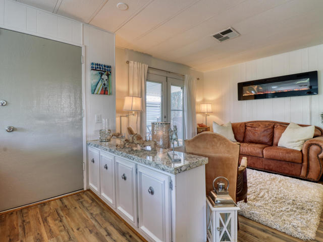 51555 Monroe St. #18, Indio CA: https://media.crmls.org/mediaz/605c3ae9-55c8-4416-8bc7-a39f5567861c.jpg