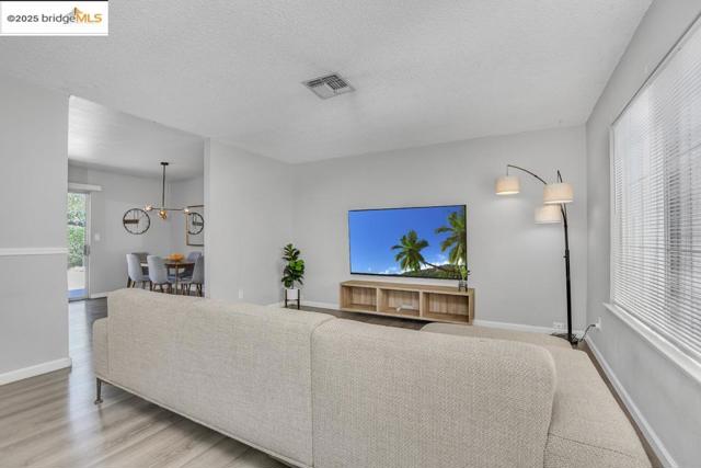 16059 Bizzibe St, Lathrop CA: https://media.crmls.org/mediaz/605ce506-6026-4309-ad44-222964a18967.jpg