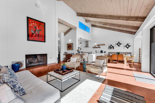 511 Desert West Drive, Rancho Mirage CA: https://media.crmls.org/mediaz/605d2e68-1b0a-4d4e-9b68-3396f7843eee.jpg