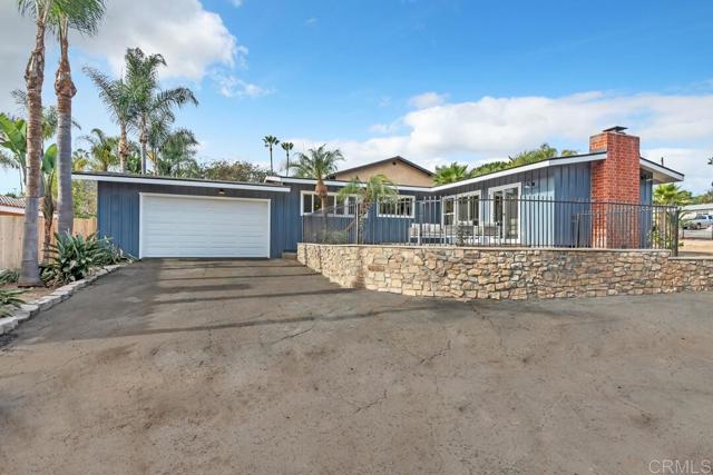 1165 Oak Drive, Vista CA: https://media.crmls.org/mediaz/605d4331-dd3d-4156-a014-885bb9ca20f4.jpg