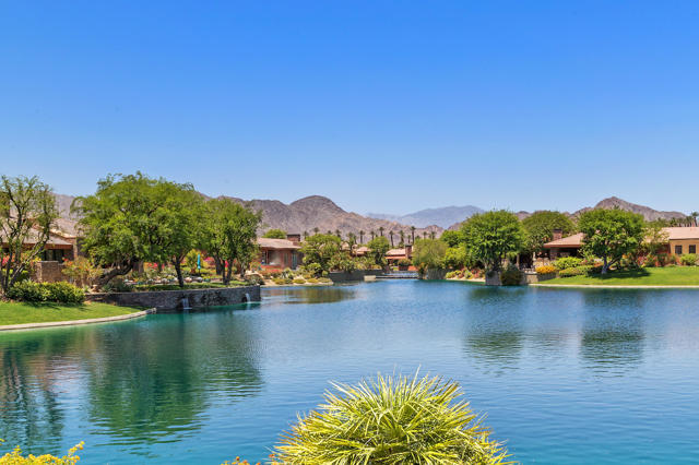 79900 De Sol A Sol, La Quinta CA: https://media.crmls.org/mediaz/605d644a-fd69-4209-b066-65d3101c8e68.jpg