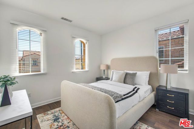 20659 W Beech Circle, Porter Ranch CA: https://media.crmls.org/mediaz/605d6e6c-a586-4118-86ba-95bf93a95db3.jpg