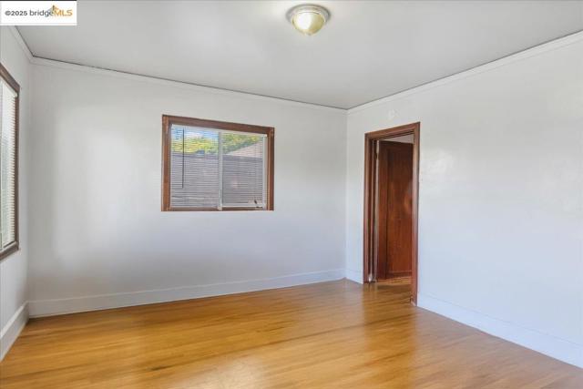 2717 Mabel St, Berkeley CA: https://media.crmls.org/mediaz/605d7979-7a88-4ec1-92fd-cb059110b7a2.jpg