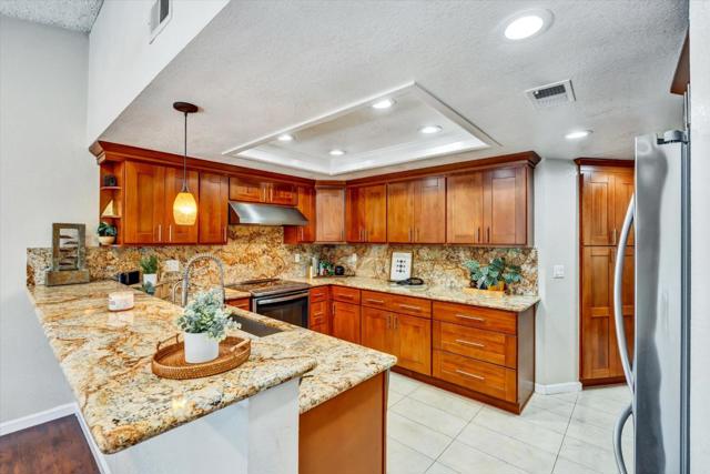 4241 Sora Terrace, Fremont CA: https://media.crmls.org/mediaz/605dbbb3-028d-4131-9e6c-9304eaa6ff62.jpg
