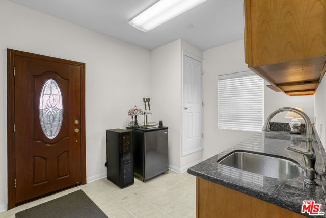 10943 Barman Avenue, Culver City CA: https://media.crmls.org/mediaz/605e29e0-948a-48b9-9e2b-2051e1c5e43a.jpg
