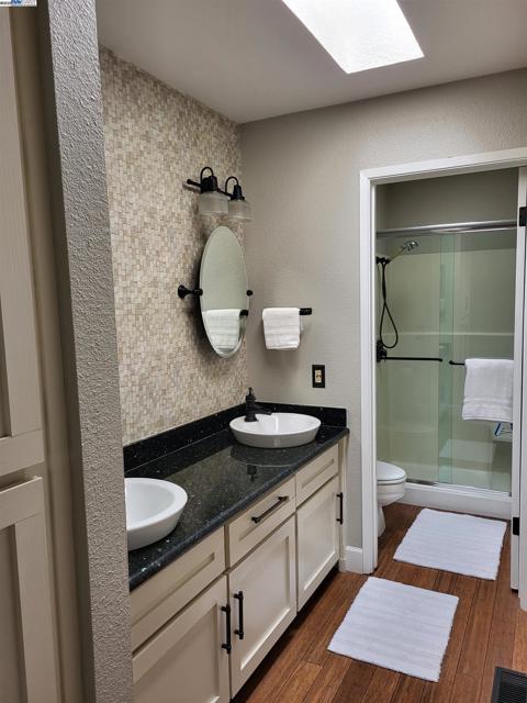 665 Palomino Dr, Pleasanton CA: https://media.crmls.org/mediaz/605e724d-7178-4b84-8911-7c82a696241c.jpg