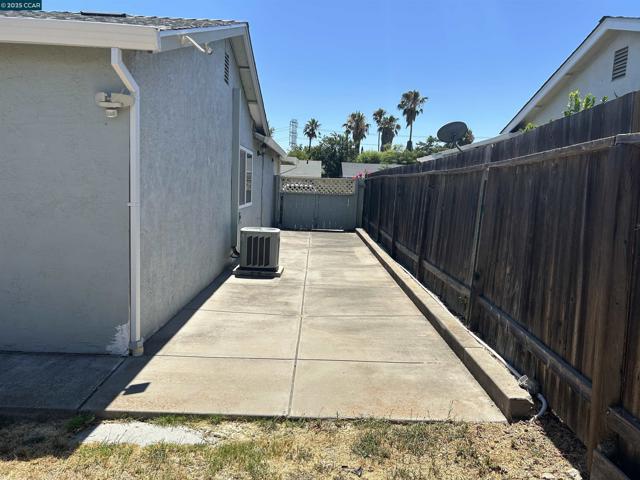 26 Leeward Way, Pittsburg CA: https://media.crmls.org/mediaz/605e86d5-95f3-43c8-9eba-4b8456c828d9.jpg