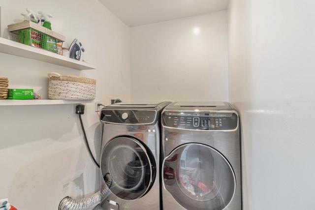11550 Skyline Boulevard, Oakland CA: https://media.crmls.org/mediaz/605ee842-9546-40ab-b665-0db160fdb0aa.jpg