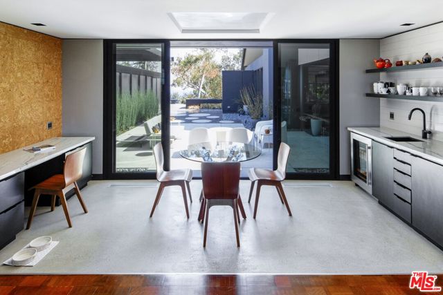 1100 Paso Alto Drive, Pasadena CA: https://media.crmls.org/mediaz/605face9-72a1-4f85-a92e-80b852078501.jpg