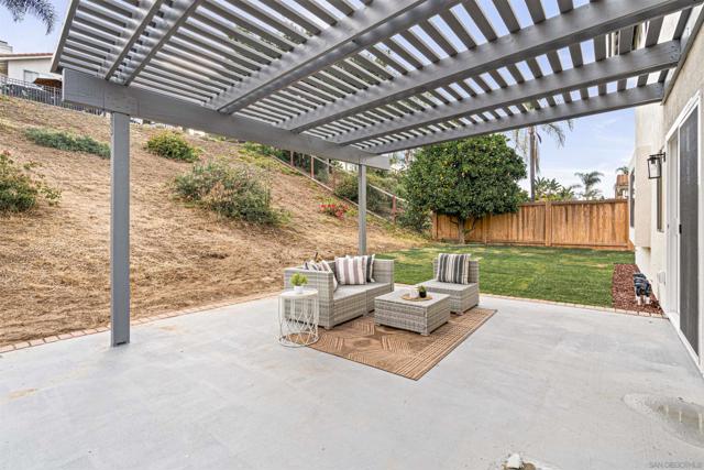 2064 White Birch Dr, Vista CA: https://media.crmls.org/mediaz/605fe64c-9dea-4fba-b56b-b4f9fd1f8bf5.jpg