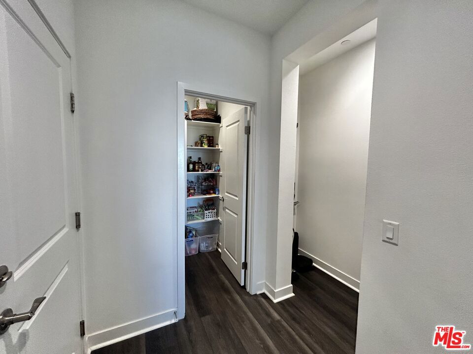 https://media.crmls.org/mediaz/605ff1cf-4846-43ab-a94e-3aaf341dcd99.jpg?preset=X-Large
