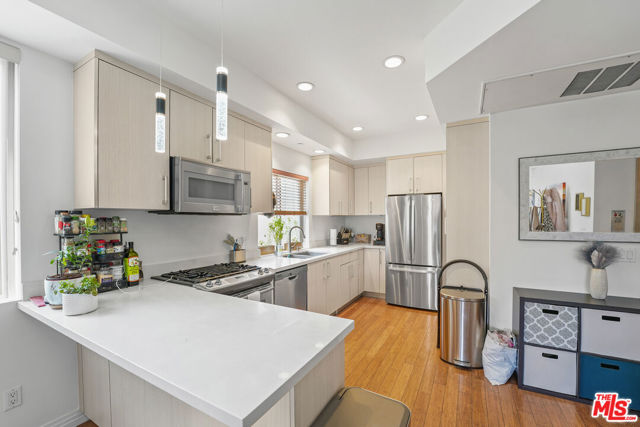 819 HOLT Avenue, Los Angeles CA: https://media.crmls.org/mediaz/606064c0-dee8-4b90-9a20-06f19c2cb9a5.jpg