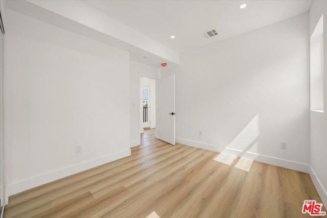 910 N Hudson Avenue, Los Angeles CA: https://media.crmls.org/mediaz/6060ceb3-933f-4057-82c9-38a3f1820b71.jpg