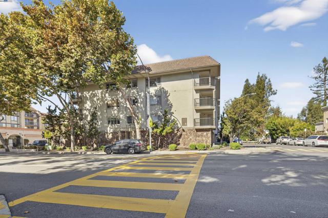 400 Davis St, San Leandro CA: https://media.crmls.org/mediaz/60614538-fe5c-441c-9725-50382310aeda.jpg