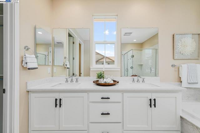 4069 Chalk Hill Way, Dublin CA: https://media.crmls.org/mediaz/6061734a-7a2b-434a-a388-7479215cd8c5.jpg