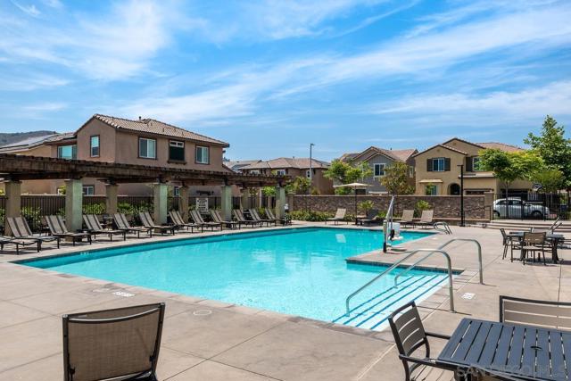 259 Oberlander Way, Fallbrook CA: https://media.crmls.org/mediaz/606191c8-3931-48d9-87c8-dbc529e5f3d5.jpg
