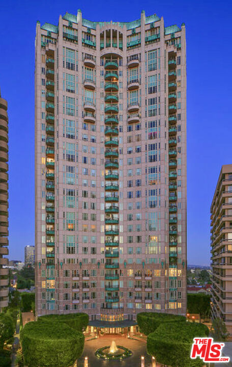 10580 Wilshire Boulevard, Los Angeles CA: https://media.crmls.org/mediaz/6061c8d3-d544-442a-b339-b22b928bf42e.jpg