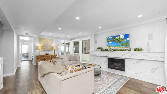 663 W Terrylynn Place, Long Beach CA: https://media.crmls.org/mediaz/6061ce2f-e38e-432f-8f6d-fcc8452e02e2.jpg