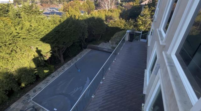 20 Bayshore TER, Tiburon CA: https://media.crmls.org/mediaz/60624798-2ca3-495d-ae26-5d6e0561d353.jpg