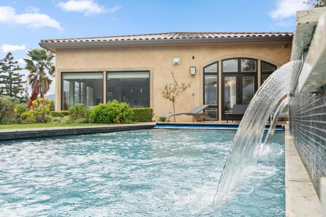 12252 Menalto Drive, Los Altos Hills CA: https://media.crmls.org/mediaz/60627c72-fb13-49bb-8275-24baf78b4be9.jpg