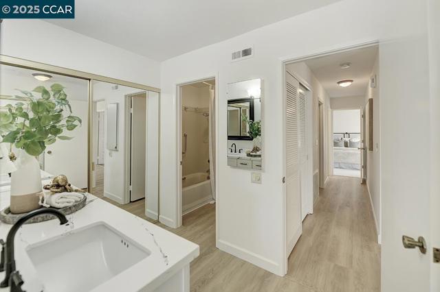 975 Terra California Dr, Walnut Creek CA: https://media.crmls.org/mediaz/60628eaa-6bd0-4330-9bc1-881dd50baf56.jpg