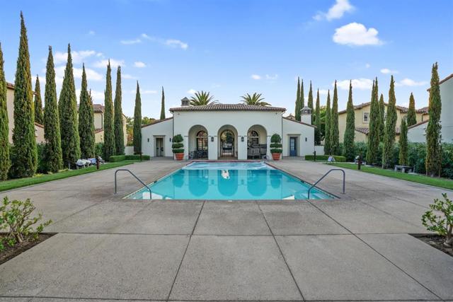 1325 Dahlia Loop, San Jose CA: https://media.crmls.org/mediaz/6062d393-f1e2-4e6b-a089-2831f4efce04.jpg