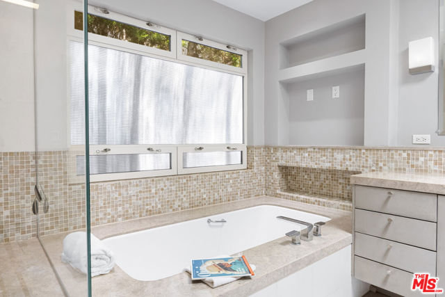 1256 Beverly Green Drive, Beverly Hills CA: https://media.crmls.org/mediaz/6062f204-9faf-448d-b621-fecb2180f649.jpg