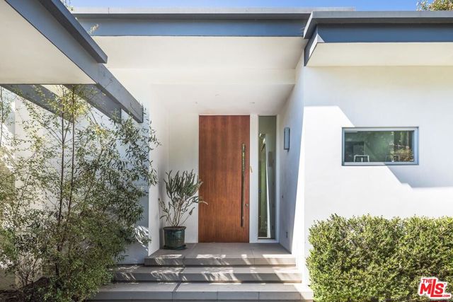1355 Devlin Drive, Los Angeles CA: https://media.crmls.org/mediaz/6063024e-a5fa-4de8-82af-cb6b045978c9.jpg