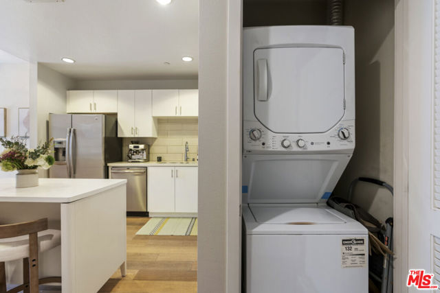 13337 Beach Avenue, Marina del Rey CA: https://media.crmls.org/mediaz/606355a8-d4d0-4dd2-ad20-cf13bbd878ba.jpg