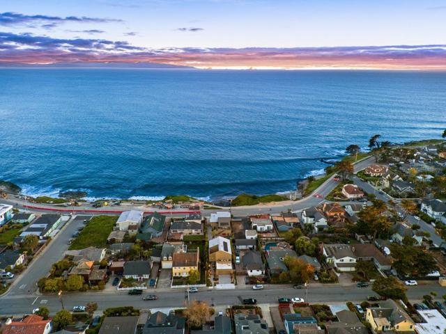 345 Oxford Way, Santa Cruz CA: https://media.crmls.org/mediaz/60638f14-8a1c-42cb-a173-1c704b80324c.jpg