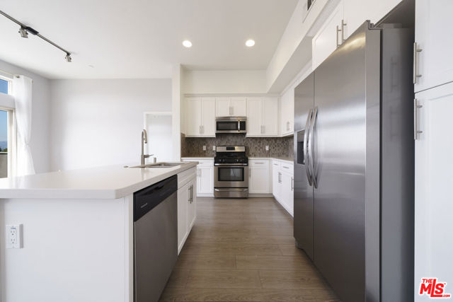 552 E Carson Street, Carson CA: https://media.crmls.org/mediaz/6063c114-3f22-4675-bf66-179993527970.jpg