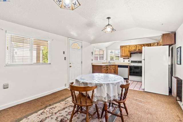 18289 Meekland Ave, Hayward CA: https://media.crmls.org/mediaz/6063e236-be78-4bfe-9778-294898e4271c.jpg