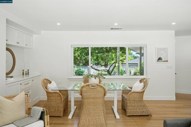 3363 Springhill Rd, Lafayette CA: https://media.crmls.org/mediaz/6063ebfe-2591-4317-8534-6297257f30d8.jpg
