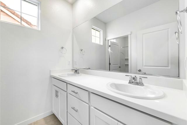 182 E Mcclintock Lane, Mountain House CA: https://media.crmls.org/mediaz/60642daa-104e-4a4f-bae2-9fd0881b060f.jpg