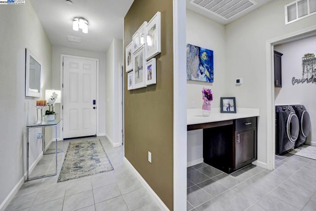 4014 Kenwood Cir, Oakley CA: https://media.crmls.org/mediaz/6064848f-2eb3-4b6f-8354-9ddc0777f94b.jpg