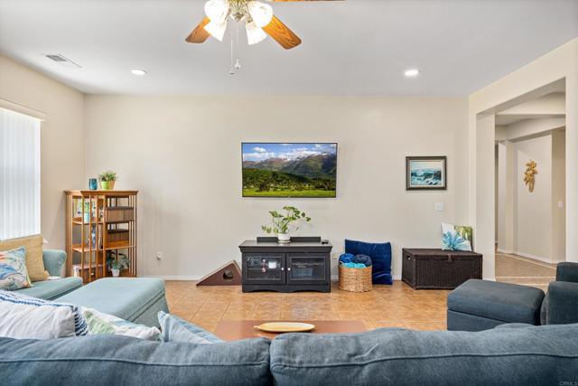 Detail Gallery Image 18 of 47 For 3731 Wild Sienna Trail, Hemet,  CA 92545 - 4 Beds | 2/1 Baths