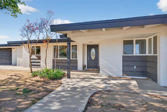 7504 Balsa Avenue, Yucca Valley CA: https://media.crmls.org/mediaz/60653983-efb9-4aec-8ff8-41bae08370a4.jpg