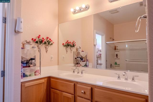 7519 Georgica Way, Sacramento CA: https://media.crmls.org/mediaz/60666287-a4c4-4b1c-90e0-312a6df66c4f.jpg