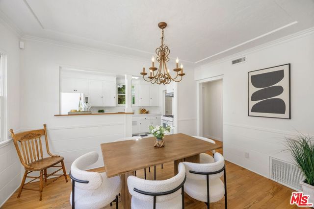 4311 Greenbush Avenue, Sherman Oaks CA: https://media.crmls.org/mediaz/60668504-ff97-4af2-86ce-dbc069697928.jpg
