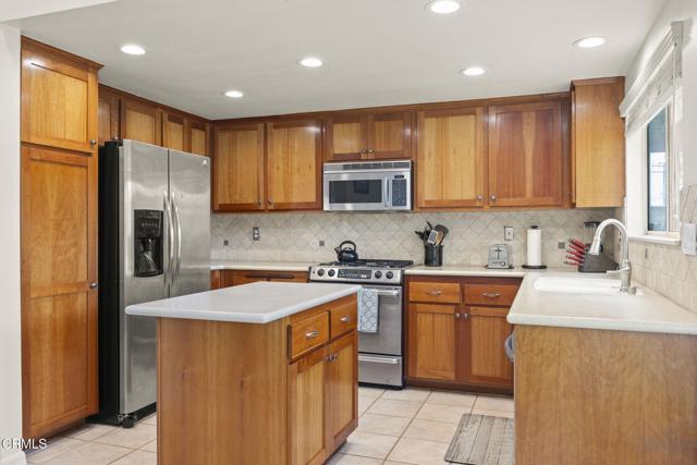 Detail Gallery Image 15 of 44 For 1531 Daphne Ave, Ventura,  CA 93004 - 4 Beds | 3 Baths